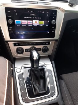 VW Passat Variant (2018) – Šedá tmavá metalíza - 10