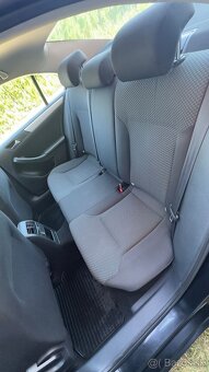 Volkswagen Jetta 1.6 TDi CR DSG - 10