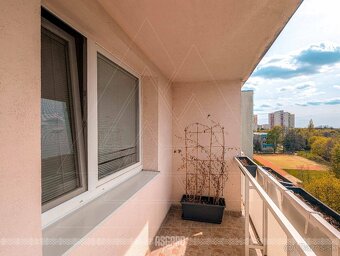 Väčší 3-izbový byt s loggiou s panoramatickým výhľadom - 10