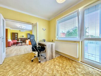 BOSEN | Zrekonštruovaný rodinný dom s dvomi garážami, 402m2. - 10