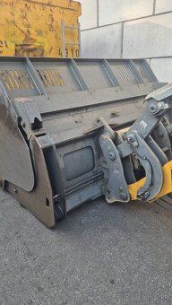 Nakladač LIEBHERR - 10