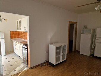 Na predaj priestranný 1 izbový byt s loggiou v obci Kanianka - 10