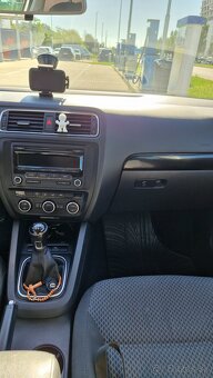 Volkswagen Jetta 1.6 TDI Comfortline (11/2012) - 10