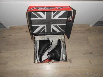 Predam nove kvalitne damske kozene moto topanky RST - 10