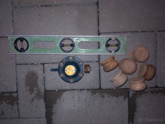 Chomút, kramle, vedrá, petrolejka, mlynec - 10