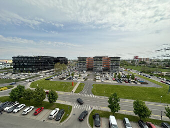 Prenájom prízemného obchodného priestoru 69 m² vo frekventov - 10