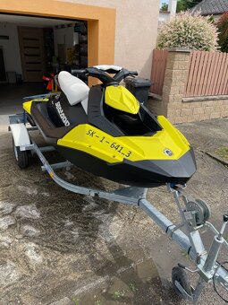 Sea-Doo Spark 3up 90HP + príves CBS + vesty – ako nový - 10
