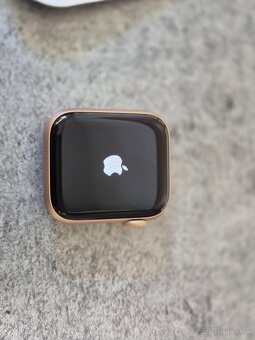 Apple Watch 5 40mm Gold Aluminium Pink Sand - TOP stav - 10