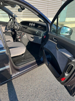 Peugeot 807 - 10