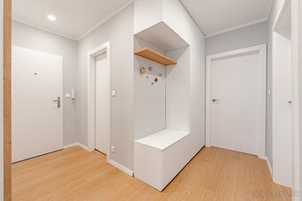 KRÁSNY ZREKONŠTRUOVANÝ 4i BYT - NEZÁBUDKOVA ul. - PIVNICA - 10
