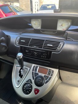 Peugeot 807 2,0HDI AT6 120KW 7M - 10