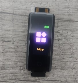 Zakrivené smart hodinky - elegantné a praktické - 10