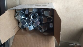 skrutky, podložky, matice na halu - 10