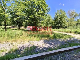 ADOMIS - Predám stavebný pozemok 1000m2 v lese,Kysak Brezie, - 10