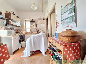 Ihneď obývateľný rodinný dom na rozľahlom pozemku na okraj - 10