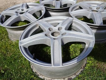 Disky Dezent 7J R17 5x112 ET40 H2 - 10