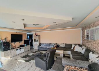 Dom s bazénom v centre - 10