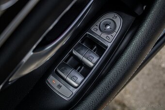 Mercedes-Benz E trieda Kombi 300 de 4MATIC - 10