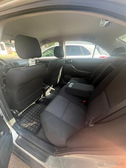 Predám Toyota Avensis 2.0 D-4D - spoľahlivý sedan na predaj - 10