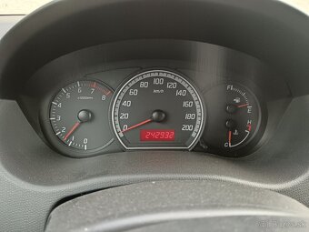 Suzuki Swift - 10