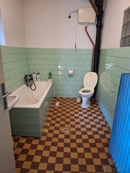 Ponúkame na predaj rodinný dom vhodný aj na podnikanie v Môť - 10