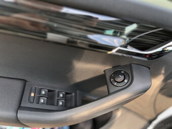Škoda Octavia Combi 2.0 TDI Style DSG - 10