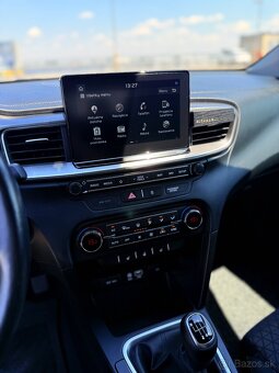 Kia Ceed SW 1.6 CRDi Gold+Navi - 10