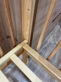 Nastaviteľná postielka drevená borovica 120x60 - 10