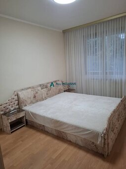 Priestranný byt v centre Bratislavy so záhradou - 10