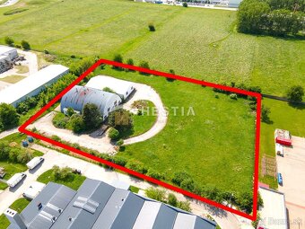 Skladový areál s pozemkom 10 000 m2 v priemyselnej zóne - 10