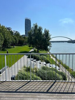 2i Luxusný byt priamo na nábreží Dunaja v Eurovea - 10