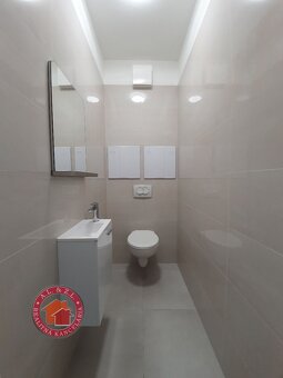Krásny 2 izbový BYT V SENCI - CENTRUM NA NÁMESTÍ - 10