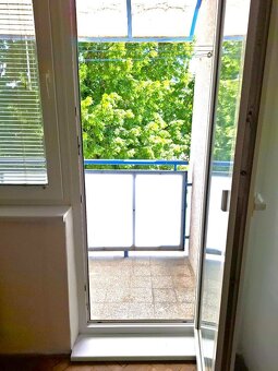 Prenájom slnečný 2-izbový TEHLOVÝ byt s loggiou, nezariadený - 10