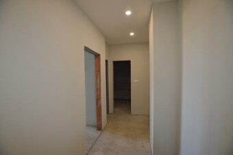 Novostavba polyfunkčného objektu v srdci Levíc - 10