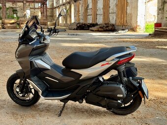 Predam Aprilia SR GT 125 model 2024 - 10