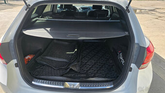 hyundai i40 sw Premium 1.7Crdi A/T - 10