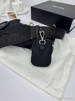 Čierna elegantná kabelka – kompaktný a nadčasový doplnok - 10