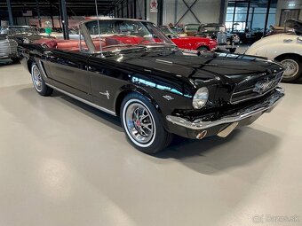 Ford Mustang Convertible - 10