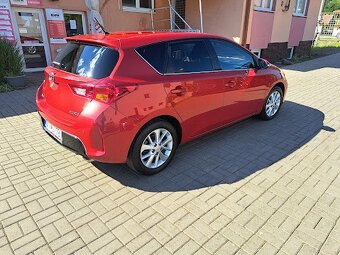 Toyota auris - 10