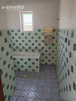 Ponúkame na predaj rodinný dom v obci Číčov - 10