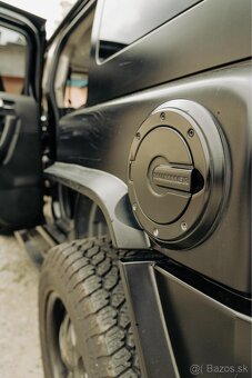 Hummer H3 BLACK Custom - 10