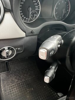 Mercedes B - 10