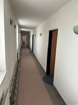 NA PREDAJ: Administratívna budova v centre Bratislavy - 10