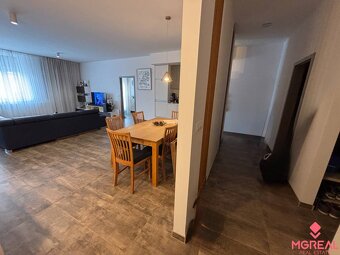 Veľký 96 m2 2 izbový byt s garážovým státím Topoľčany Centr - 10