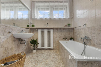 Priestranný a vzdušný rodinný dom vo Veľkej Pake - 10