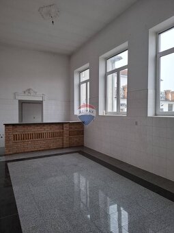 INVESTIČNÁ PRÍLEŽITOSŤ ROKA: Administratívny objekt s neobme - 10