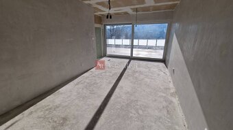 Novostavba- 3izbovy byt s balkónom a obrovskou terasou 180m - 10
