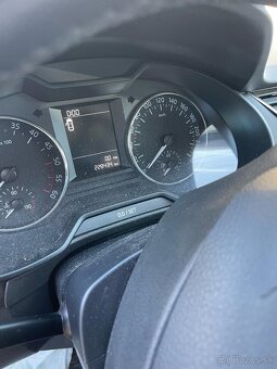 Škoda Octavia 1.6TDi 77kw, r.10/2014, klima - 10