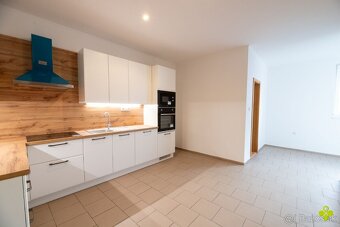 Priestranný 2 izbový byt - Prievidza, ul. Nábrežná - 10