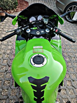 Kawasaki Ninja-ZX9R - 10